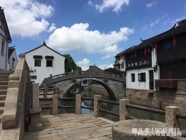 在健身房通过什么方法能矫正驼背游戏画面
